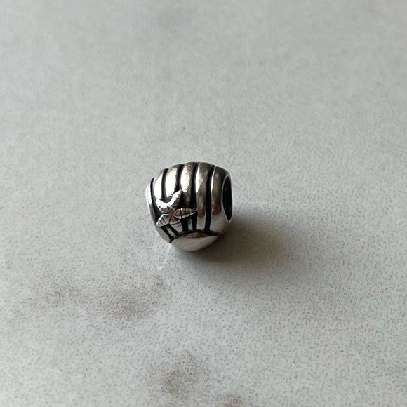 Pandora Seashell with Starfish Charm - Picture 3 of 4